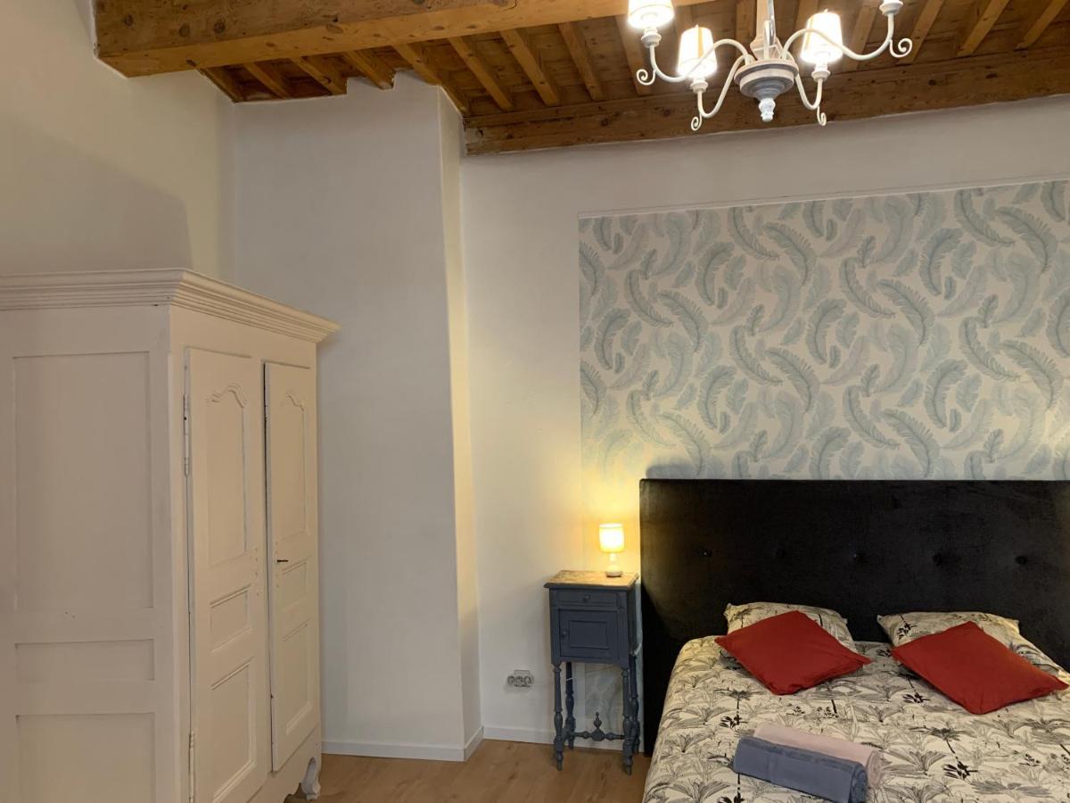 Appartement De Charme Dans Le Coeur Historique D'Uzes Bagian luar foto